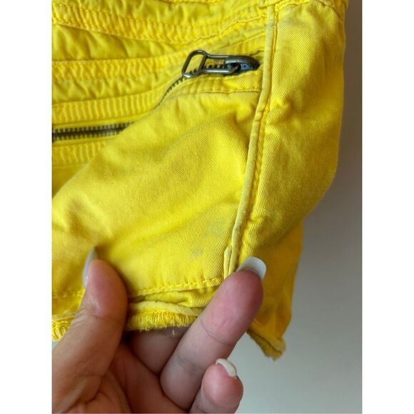 Vintage Diesel Industry Yellow Low Rise Micro Shorts Women’s Sz 8 Y2K Festival - Picture 9 of 10
